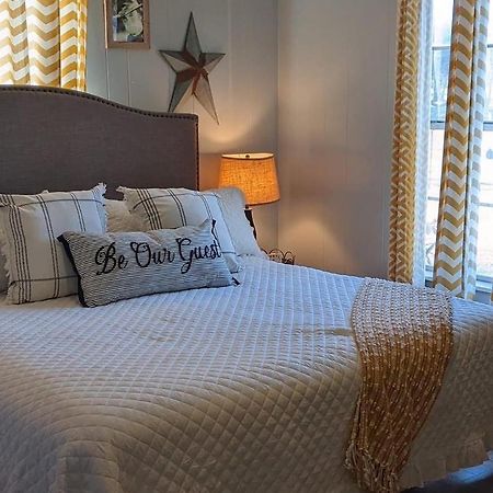 Pecan St. Parlor Haus Downtown Bandera, Tx Екстер'єр фото