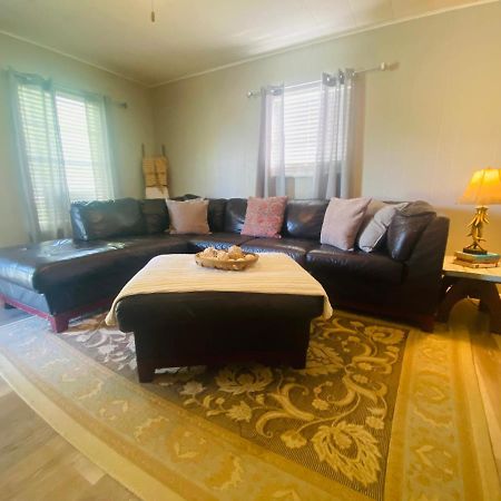 Pecan St. Parlor Haus Downtown Bandera, Tx Екстер'єр фото
