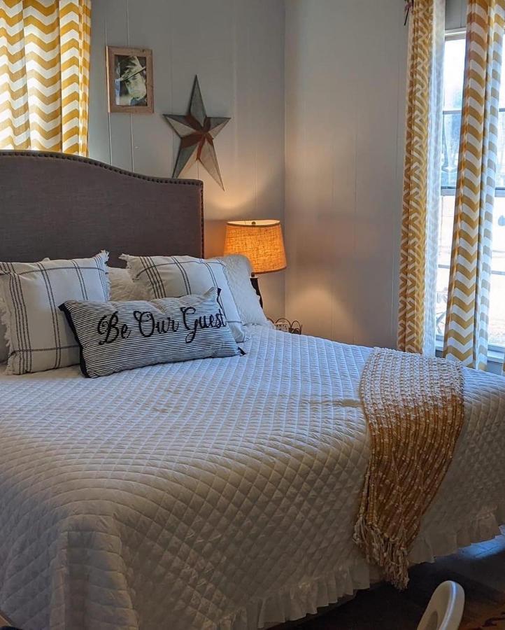 Pecan St. Parlor Haus Downtown Bandera, Tx Екстер'єр фото
