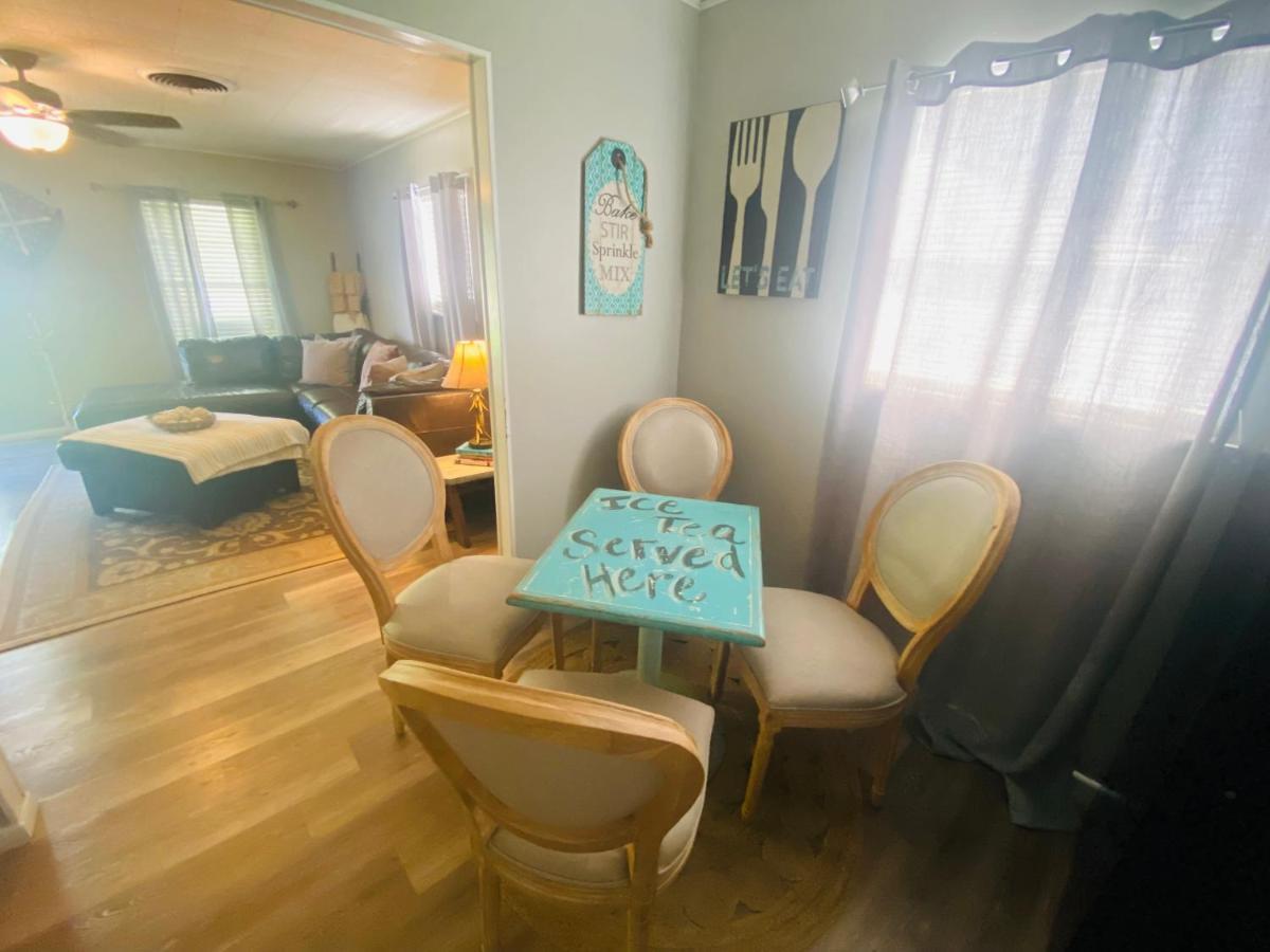 Pecan St. Parlor Haus Downtown Bandera, Tx Екстер'єр фото